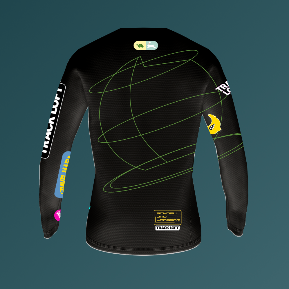 Relaxed long sleeve aero shirt. Made by SixtyFive