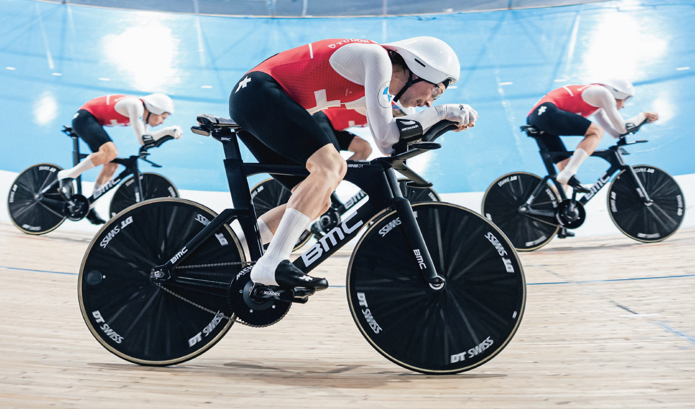 Action picture of the XCADEY 144 XPOWER cranset on the velodrome, featuring the Swiss Pursuit track team at a UCI event